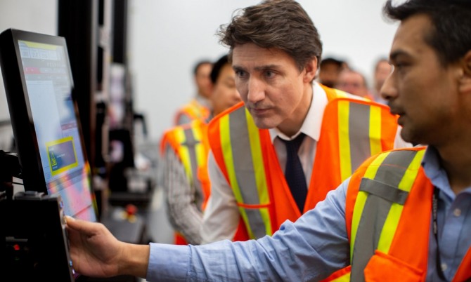 저스틴 트뤼도 캐나다 총리가 캐나다 최초의 온타리오 대규모 EV 배터리 공장을 방문했다.