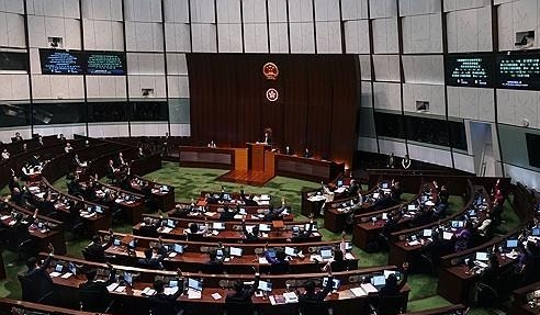 홍콩 경제 추락의 배후에 홍콩 기본법 23조가 있다. 홍콩  국가보안법안 표결하는  홍콩  입법회 의원들. 사진=AP/연합뉴스