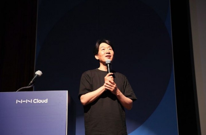 지난 21일 광주 김대중컨벤션센터에서 열린 간담회에서 김동훈 NHN클라우드 대표가 2.0 전략을 발표하고 있다. 사진=NHN클라우드