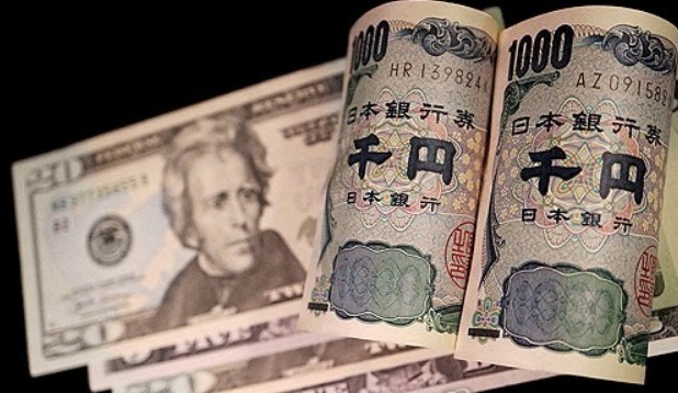 미국 달러와 일본 엔화 지폐.   사진=로이터/연합뉴스