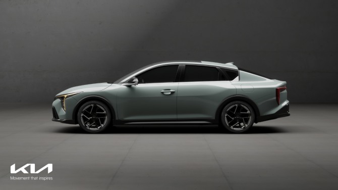 기아는 27일(현지시각) 미국 뉴욕 제이콥 재비츠 컨벤션 센터에서 열린 '2024 뉴욕 국제 오토쇼(뉴욕 오토쇼)'에서 K4를 세계 최초 공개했다. 사진=기아