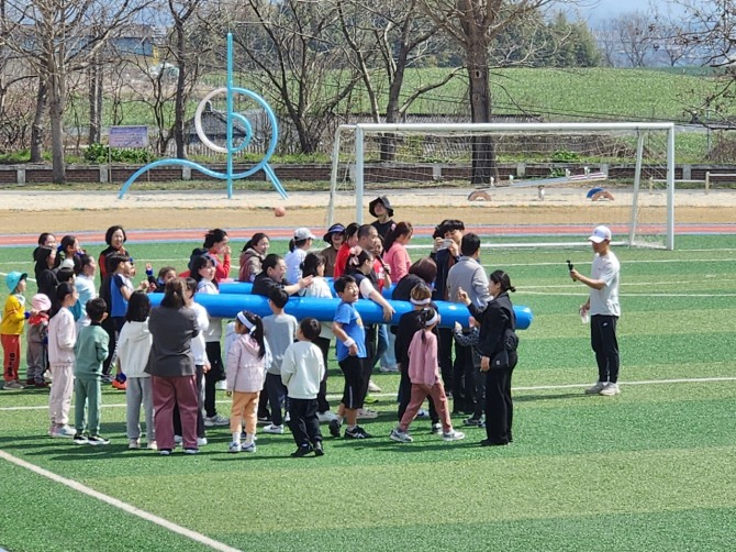 엄다초등학교는 27일 엄다면 마을 주민들과 도담도담 마을학교가 함께하는 2024년 첫 Together 프로젝트학습을 실시했다. / 전남교육청=제공