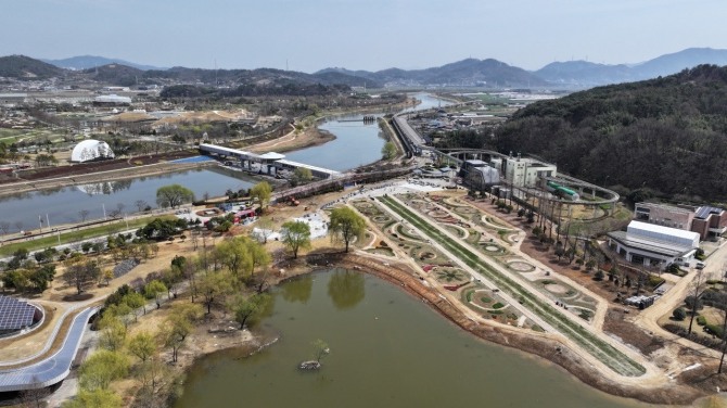 순천에 우주선 착륙을 위한 초대형 활주로가 등장했다. 바로 ‘스페이스 허브’다. 사진=순천시