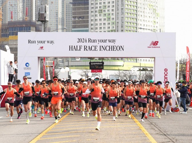 뉴발란스(NEW BALANCE)가 지난 30일 ‘2024 Run your way HALF RACE INCHEON’ 마라톤대회를 성공적으로 마쳤다. / 사진=이랜드월드
