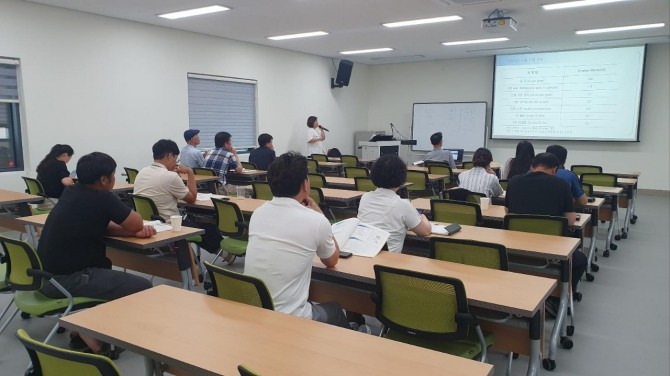 순천시는 오는 8일부터 24일까지 스마트 농업기술 확산과 농업 환경 변화에 대응할 창의적 인재를 양성하기 위해 2024년 순천시 농업인대학 '청년 스마트농업 과정' 교육생 25명을 모집한다고 밝혔다.사진=순천시