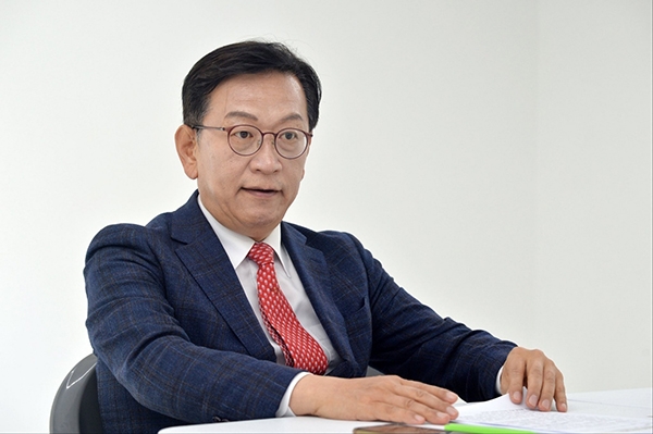 자유통일당 석동현 선대위원장. 사진=자유통일당