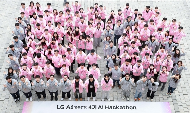 LGS는 6일부터 1박 2일간 경기도 이천 LG인화원에서 ‘LG 에이머스(Aimers) 해커톤’을 진행했다. 참가자들이 기념촬영을 하고 있다. 사진=LG그룹