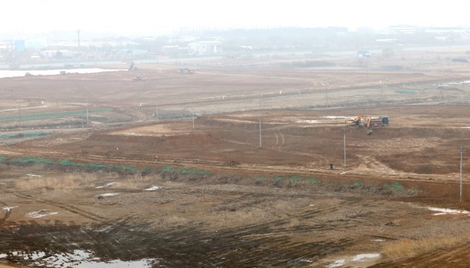 3기 신도시 인천 계양 테크노밸리 공공주택지구에서 주택건설공사 시작된 3월 29일 오후 공사 장비들이 분주히 움직이고 있다.  /사진=연합뉴스