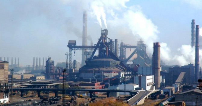 카자흐스탄의 카르멧(구 아르셀로미탈 테미르타우)의 악타우 파이프 공장.