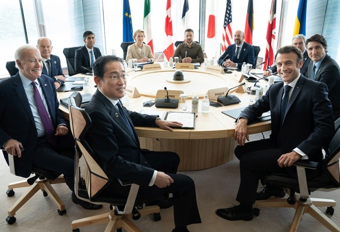 조 바이든 미국 대통령을 비롯한 주요7개국(G7) 정상들이 2023년 5월 20일 일본 히로시마에서 회의를 하고 있다. 사진=AP/연합뉴스