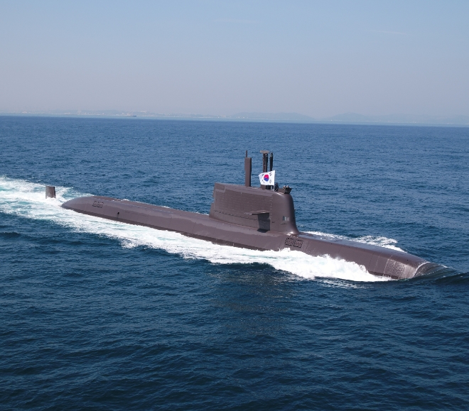 HD현대중공업이 4월 4일 대한민국 해군에 인도한 3000t급 잠수함 신채호함가 시운전하고 있다. 사진=HD현대중공업