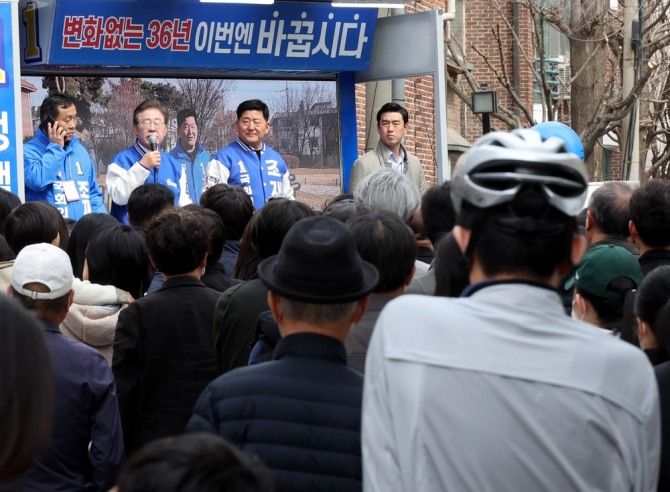 민주당이 서울·인천·경기 등 수도권 격전지를 대부분 승리하며 총선에서 압승을 거뒀다. 사진=연합뉴스