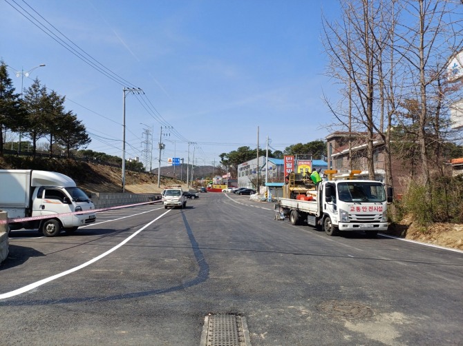 안산시는 주민 숙원이었던 상록구 사사동 624-5번지 일원의 대촌길 도로 개설공사 및 주차장 조성을 완료했다. 사진=안산시