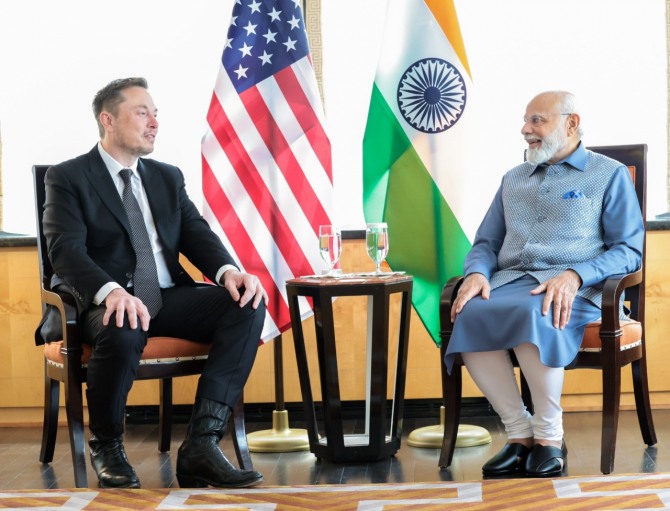 일론 머스크 테슬라 CEO(왼쪽)와 나렌드라 모디 인도 총리. 사진=X