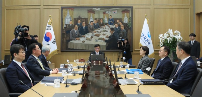 이창용 한국은행 총재가 지난 12일 오전 서울 중구 한국은행에서 열린 금융통화위원회 본회의에서 회의를 주재하고 있다. 사진=한국은행