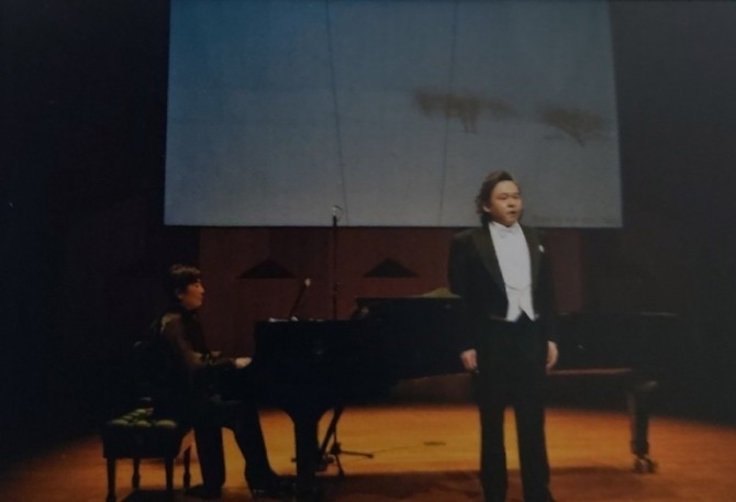 바리톤 이진원.