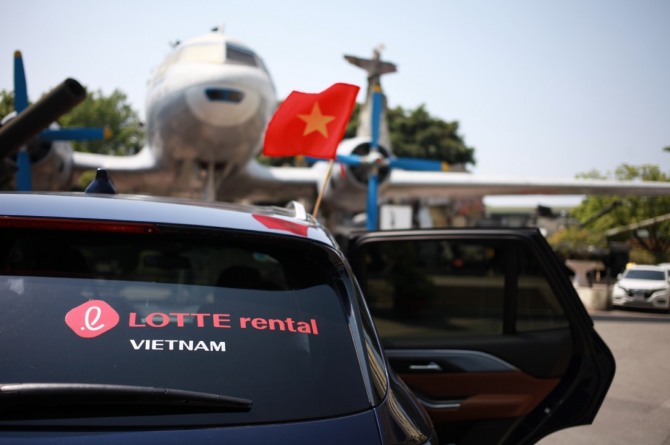 롯데렌탈이 베트남에서도 안전하고 편리하게 여행을 할 수 있는 ‘베트남 기사포함렌터카 서비스’를 출시했다. 사진=롯데렌탈