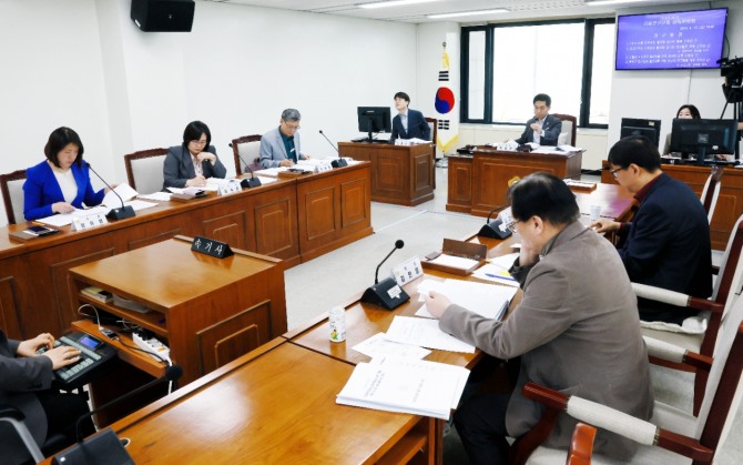 인천 부평구의회가 의원연구단체 심의위원회를 지난 12일 열었다.  사진=부평구의회