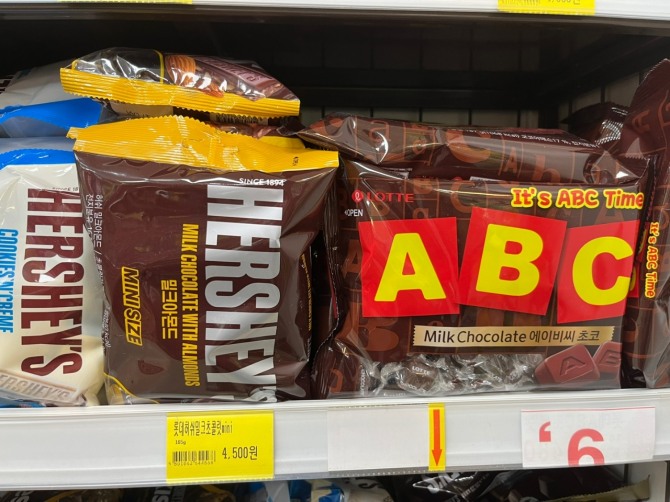 롯데웰푸드가 오는 5월 1일부터 일부 초콜릿 제품 가격을 올린다. / 사진=연합뉴스