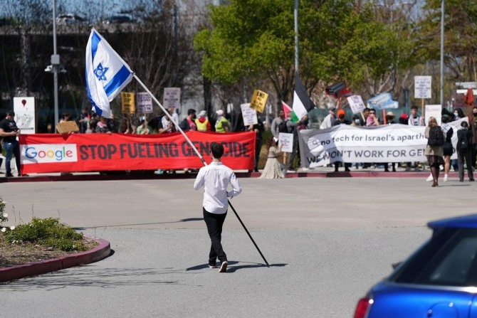 지난 16일 있었던 구글 직원의 이스라엘 계약 반대 시위 현장. 사진=로이터