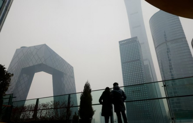 중국 경제를 암시하는 검은 하늘         사진=로이터  