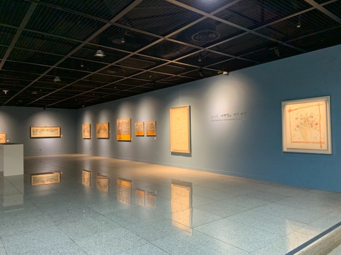 문 갤러리 전시장 이미지