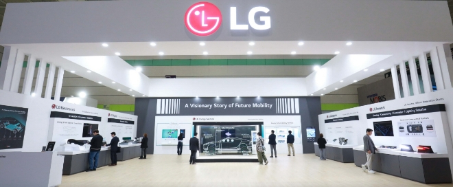 23일부터 나흘간 서울 삼성동 코엑스에서 개최되는 EVS37 행사에 마련한 LG 계열사 공동 전시관 전경. 사진=LG