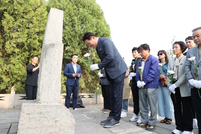 21일, 중국 한단시 조선의용군열사기념관 방문
