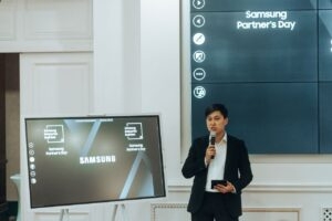 삼성은 키르기스스탄에서 B2B와 B2C 파트너들에게 혁신 제품을 소개했다.