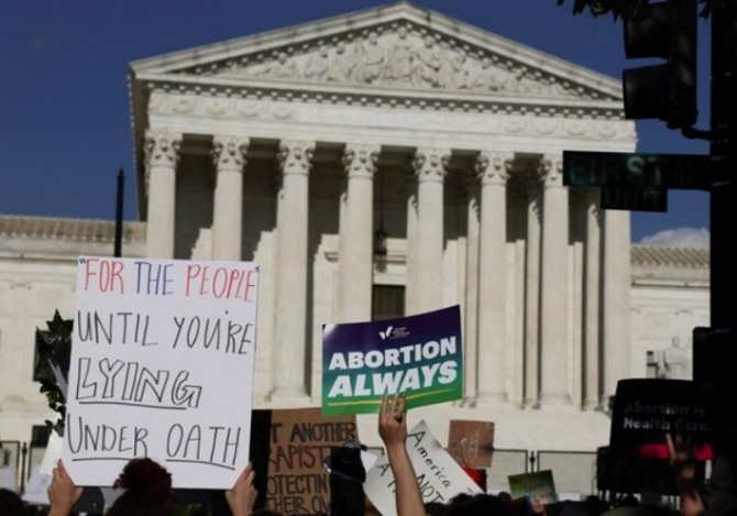 낙태법 논란에 빠진 미국 연방 대법원          사진=로이터