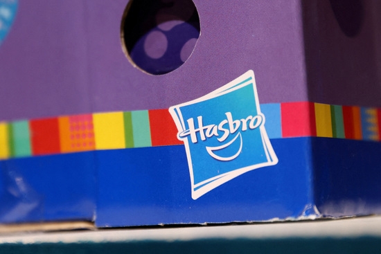 미국 뉴욕 맨해튼의 한 매장에서 판매되는 장난감에 해즈브로 로고가 보인다. 사진=로이터