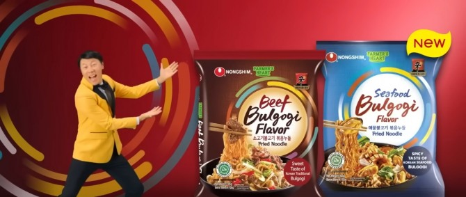 신태용 감독이 노란 재킷을 입고 익살맞게 농심 불고기 볶음라면을 소개하는 CF 영상. 사진=유튜브 화면 캡처