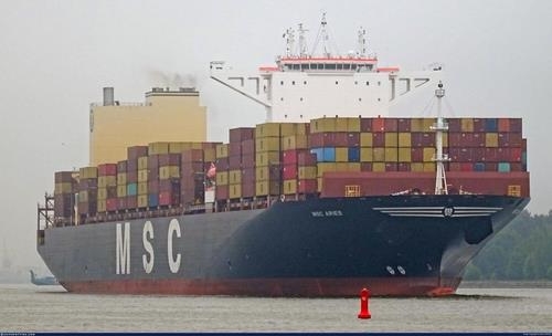 이란이 나포한 포르투갈 선적 컨테이너선 MSC 에리즈호가 바다를 항해하고 있다. 사진=연합뉴스