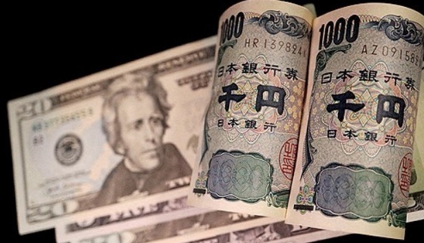 미국 달러화와 일본 엔화 지폐     사진=로이터/연합뉴스