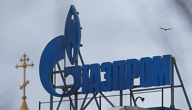 2024년 2월 5일 러시아 상트페테르부르크의 건물 지붕에 설치된 가즈프롬 로고. 사진=로이터/연합뉴스