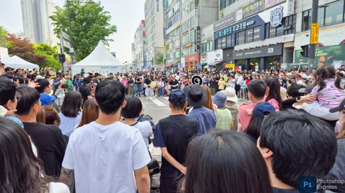 가정의 달 5월 연휴가 시작되는 4일, 누적 관객 수 878만 명(주최 측 추산)을 자랑하는 안산시 대표 축제‘제20회 안산국제거리극축제’가 화려하게 시작됐다. 사진=이관희 기자