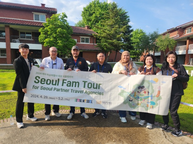 서울 용산공원을 방문한 팸투어 참가자들. 사진=서울관광재단