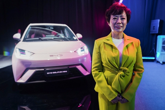 비야디 아메리카 최고경영자(CEO) 스텔라 리(Stella Li)가 지난 2월 멕시코 멕시코 시티에서 중국 전기 자동차 제조업체가 저가형 전기차 돌핀 미니(Dolphin Mini) 출시를 발표하는 행사에서 포즈를 취하고 있다. 사진=로이터