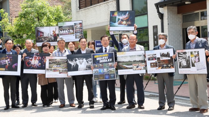 광명시가 차량기지 광명이전 사업 백지화 1주년을 기념하는 행사가 9일 밤일마을에서 열렸다. 사진=광명시