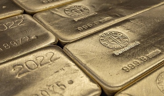 스위스 멘드리시오에 위치한 금 및 은 제조업체 공장에서 촬영한 골드바    사진=로이터/연합뉴스