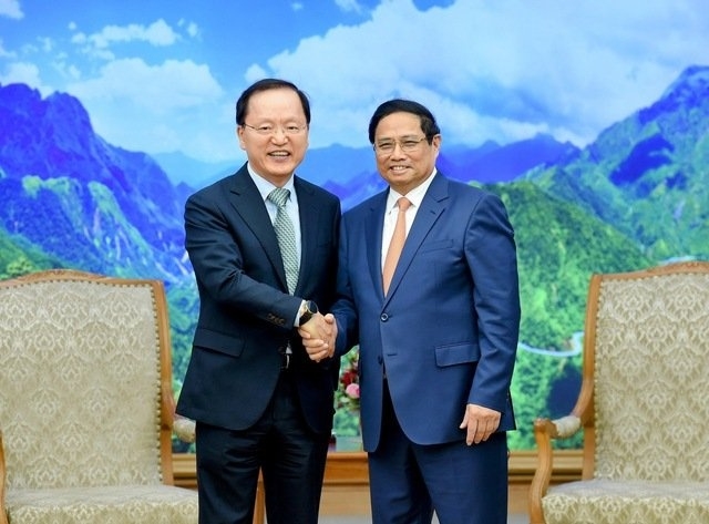 5월 9일 오후 실무회의에 참석한 팜민찐(Pham Minh Chinh) 베트남 총리(오른쪽)와 박학규 삼성전자 경영지원실장.