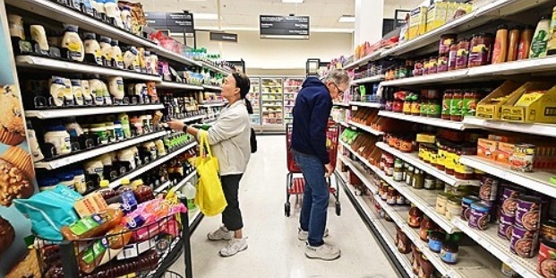 2024년 1월 19일 캘리포니아 로즈미드의 수퍼마켓에서 사람들이 쇼핑하고 있다. 사진=AFP/연합뉴스