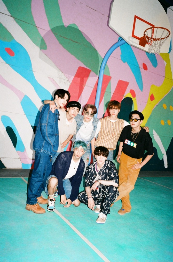 그룹 방탄소년단(BTS)의 히트곡 ‘다이너마이트’가 미국 레코드산업협회로부터 ‘5x 플래티넘’ 인증을 받았다. / 사진=빅히트뮤직