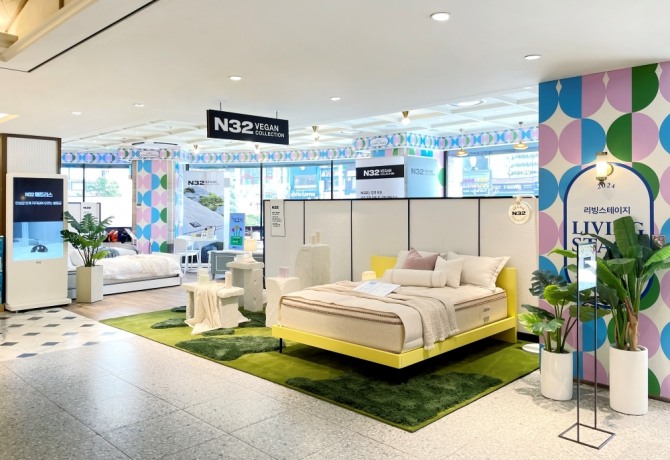 시몬스 매트리스 컬렉션 'N32'가 신세계백화점 타임스퀘어점에 신규 오픈했다. / 사진=시몬스