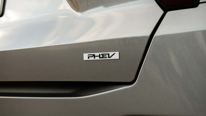 기아 쏘렌토 북미형 PHEV 엠블럼 사진=기아