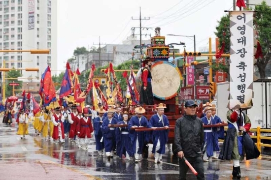 화도진축제의 백미인 어영대장 축성 행렬 모습. 사진=동구