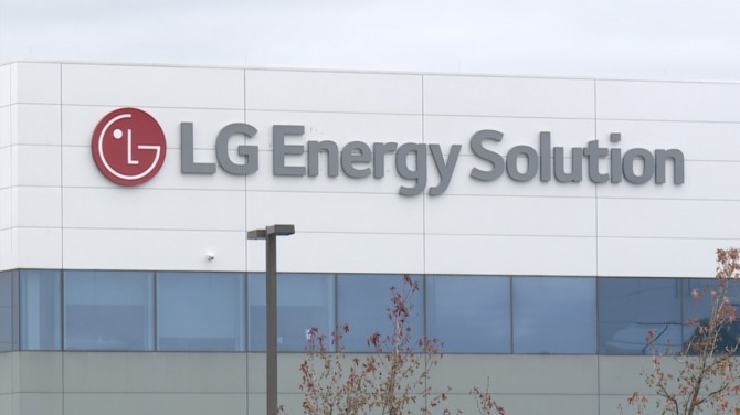 LG에너지솔루션 미시간은 배터리 생산 공장 인근 도로와 교통시설 개선에 38억원을 투자한다.