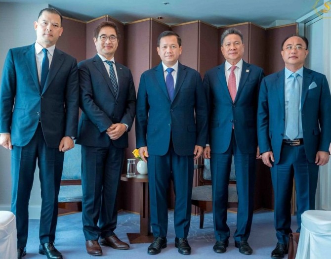 SK증권은 전우종 대표이사가 지난 17일 한국-캄보디아 정상회담을 위해 방한한 훈 마넷(HUN Manet) 캄보디아 총리를 예방하고 캄보디아 금융시장에 대한 투자 및 협력 방안을 논의했다고 20일 밝혔다. 사진=연합뉴스