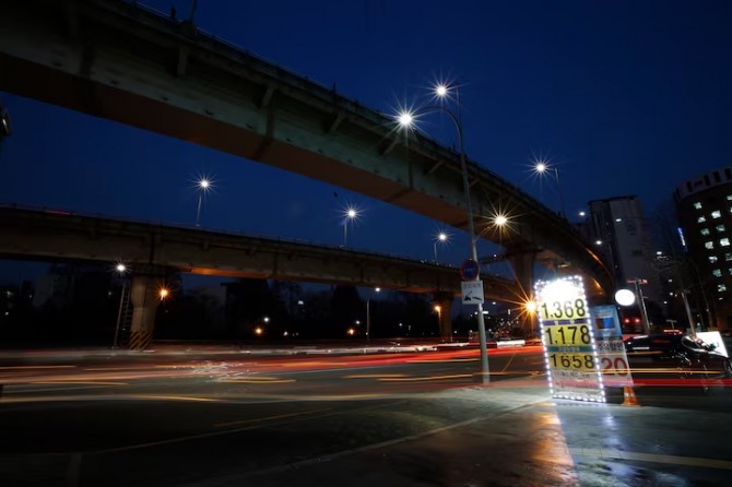한국 석유화학 생산업체들은 석유마진이 약세를 보이면서 크래커에서 저렴한 액화석유가스(LPG) 사용을 늘리고 있다. 사진=로이터