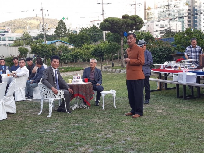 송칸 주한 라오스 대사가 한국-라오스 친선협회 20주년 기념 축사를 하고 있다.